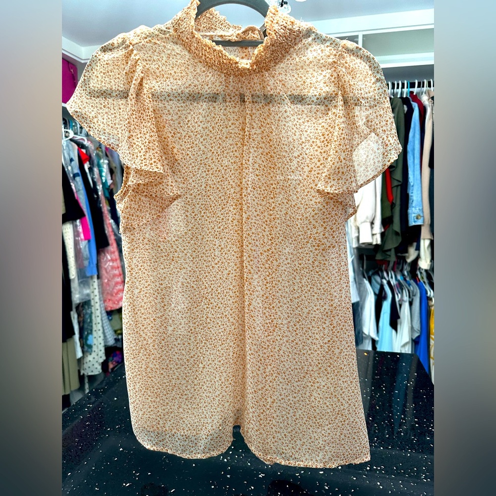 🧡🍑. Stunning HAYDEN LA women’s blouse. Size large. Never worn.